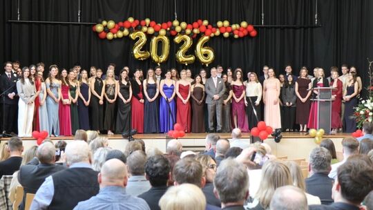 Der Abiturjahrgang 2025/2026 des Mittelrhein-Gymnasiums Mülheim-Kärlich.