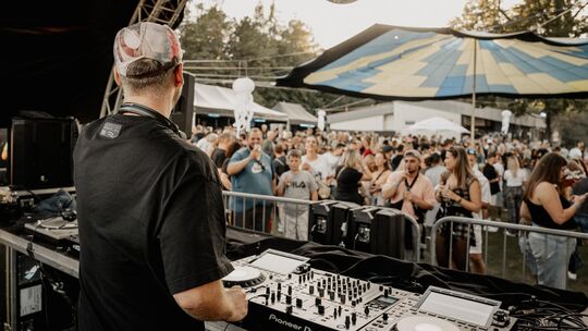 Auch schon frühere Veranstaltungen zogen zahlreiche Besucher an und sorgten für Festivalmomente. Der zehnte Geburtstag soll aber