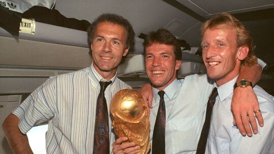 Franz Beckenbauer (l), Lothar Matthäus und Andreas Brehme (r) Franz Beckenbauer (l), Lothar Matthäus und Andreas Brehme (r)