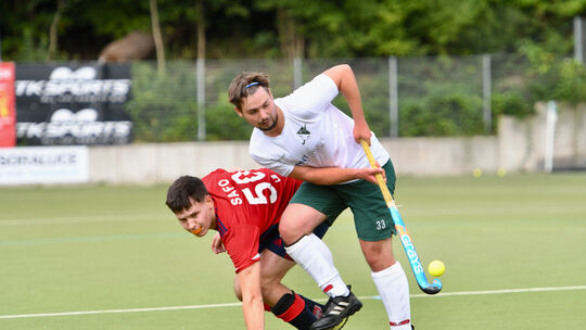 Moritz Nebgen (weißes Trikot) will am Samstag mit seinem LHC in Ludwigshafen in Sachen Klassenverbleib vorzeitig für klare Verhä