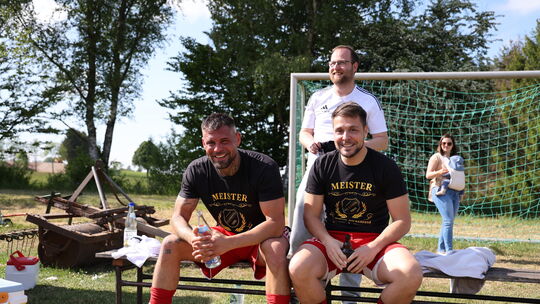 Da stimmte die Kommunikation zwischen Enrico Willrich (links) und der SG Unnertal noch. Vor einem Jahr führte der Spielertrainer