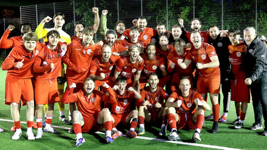 Nach dem Gewinn des Kreispokals durfte die zweite Mannschaft des FC Rot-Weiss Koblenz nun auch über den Aufstieg in die Bezirksl