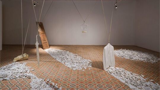In seiner "A Breath Held Long" betitelten Installation setzt sich der indische Künstler Sudarshan Shetty mit Lebensrhythmus und In seiner "A Breath Held Long" betitelten Installation setzt sich der indische Künstler Sudarshan Shetty mit Lebensrhythmus und