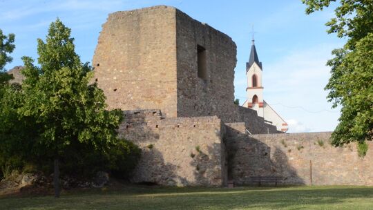 Am 26. und 27. Juni kehrt nach neun Jahren Pause wieder mittelalterliches Treiben auf die Burgruine Neu-Bamberg zurück. Am 26. und 27. Juni kehrt nach neun Jahren Pause wieder mittelalterliches Treiben auf die Burgruine Neu-Bamberg zurück.
