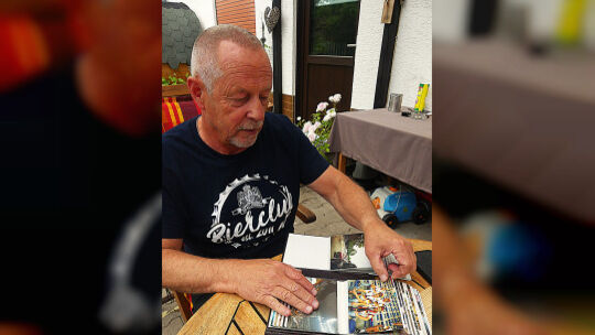 Bei Frank Jarschel aus Dickesbach werden Erinnerungen wach, wenn er sich an die WM-Spiele mit deutscher Beteiligung in Italien 1