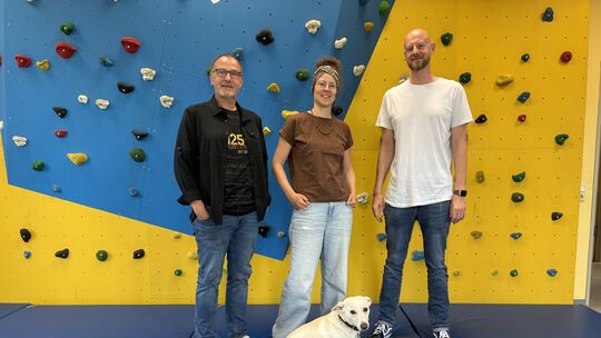 Michael Schnatz (von links), Sandra Kappes mit Hündin Arya und Mathias Fischer