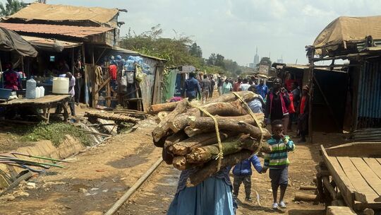 Slum Kibera - Straßenszene Slum Kibera - Straßenszene