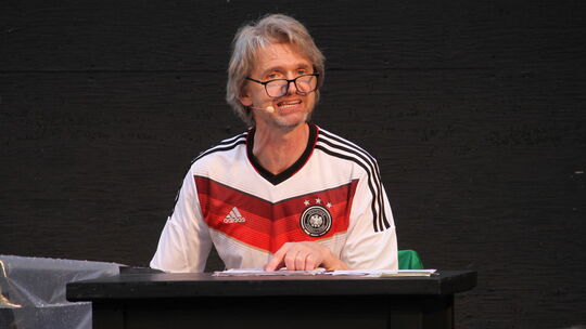 Akustisch und dramaturgisch ließ Thomas Maria Peters die berühmte Wutrede des Trainers Giovanni Trapattoni und andere fußballpoe Akustisch und dramaturgisch ließ Thomas Maria Peters die berühmte Wutrede des Trainers Giovanni Trapattoni und andere fußballpoe