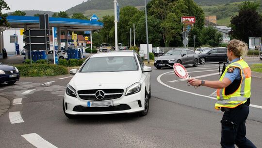 Am Aral-Kreisel in Bingen wurden die Autofahrer von der Polizei herausgewunken.
