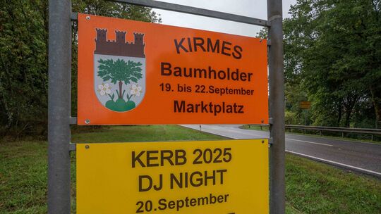Im Vorjahr warben noch bunte Hinweisschilder für die Kirmes in Baumholder und die DJ-Night Mitte September. Aktuell sperrt sich