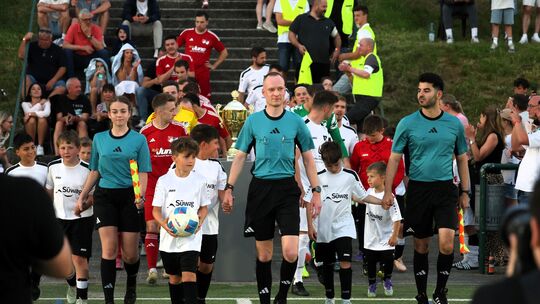 Kommenden Mittwoch erfolgt der nächste Einlauf: Das Kreispokalfinale zwischen Ellingen und Hundsangen wird noch diese Saison wie Kommenden Mittwoch erfolgt der nächste Einlauf: Das Kreispokalfinale zwischen Ellingen und Hundsangen wird noch diese Saison wie