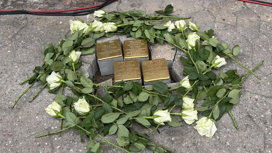 Die gelegten Stolpersteine für Heinz, Ernst, Johanna und Karl Hesdörffer. Die gelegten Stolpersteine für Heinz, Ernst, Johanna und Karl Hesdörffer.