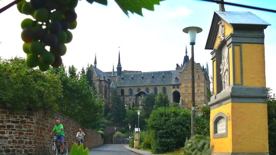 Untrennbar zum Kloster Kalvarienberg dazu gehören die 14 Kreuzwegstationen.