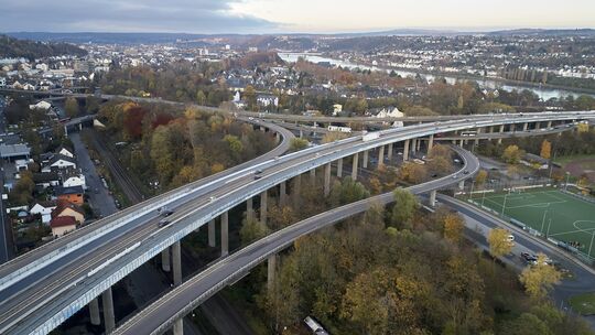 Die linksrheinischen Vorlandbrücken der Südtangente in Koblenz sind in die Jahre gekommen, was seit Jahren dazu führt, dass die