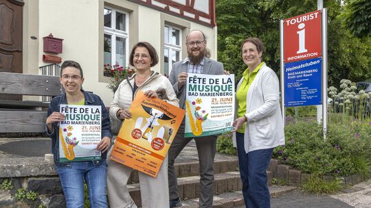 Sie stellen das Programm für das Sommernachtsshopping und die Fête de la musique vor: (von rechts) Kerstin Schmidt (Leiterin Tou