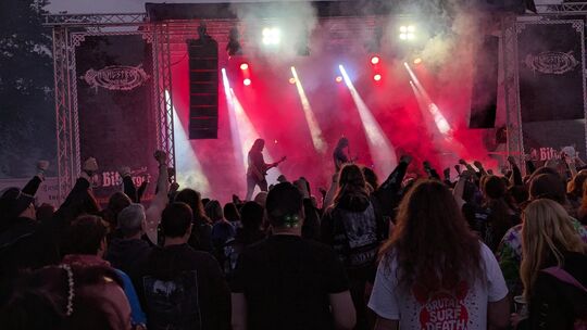 Afsky (Dänemark) überzeugten mit von Melancholie durchtränktem Black Metal.