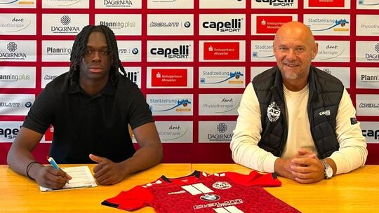 Kevin Marnu (links) kommt, genau wie zwei weitere Spieler vom Mittelrheinligisten TuS BW Königsdorf. Der Sportliche Leiter Jonny