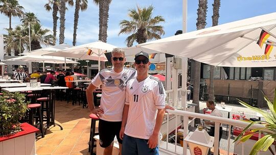 Der Tipp des Untermosel-Trainegespanns Stefan Ostkamp (links) und Tobias Wirtz im Deutschland-Trikot für das erste WM-Spiel gege