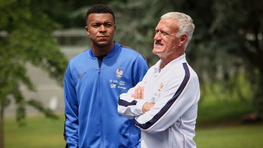 Kylian Mbappé und Didier Deschamps