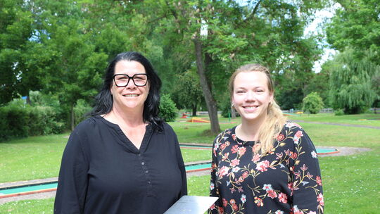 Sonja Nitsch und ihre Tochter Lina Nitsch freuen sich, dass im Nohfels-Park mit dem Restaurant "Lieb's" nach einer schlagzeilent
