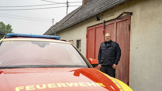 VG-Wehrleiter Lars Benzel vor dem Gerätehaus in Buhlenberg. Er bedauert die Entwicklung ebenso wie Ortsbürgermeister Gunter Kron VG-Wehrleiter Lars Benzel vor dem Gerätehaus in Buhlenberg. Er bedauert die Entwicklung ebenso wie Ortsbürgermeister Gunter Kron