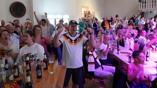 Sieben Gründe zum Jubeln gab es für die Fußballfans in Lantershofen zum WM-Auftakt der deutschen Mannschaft.