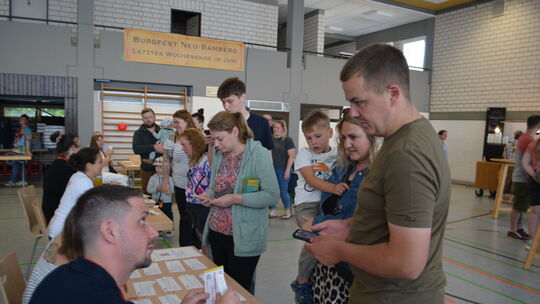 Der Andrangung bei der Typisierungsaktion für den schwer an Leukämie erkrankten Michael Reiche am Samstag in der Raugrafenhalle