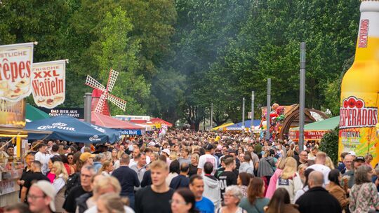 Ziemlich viel Betrieb herrschte am Samstagabend an den Wiesen hinterm Deutschen Eck. Ziemlich viel Betrieb herrschte am Samstagabend an den Wiesen hinterm Deutschen Eck.