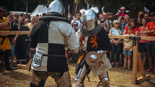 Die Eisenliga bietet Einblicke in einen historisch gerüsteten Vollkontakt-Kampfsport (Medieval Combat).