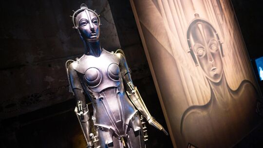 Der Filmklassiker Metropolis, hier eine Replik des Modells der Maschinen-Maria, ist Teil der Veranstaltungsreihe im Wissener Kul