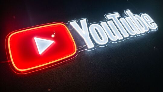 Youtube-Logo an einer Wand Youtube-Logo an einer Wand