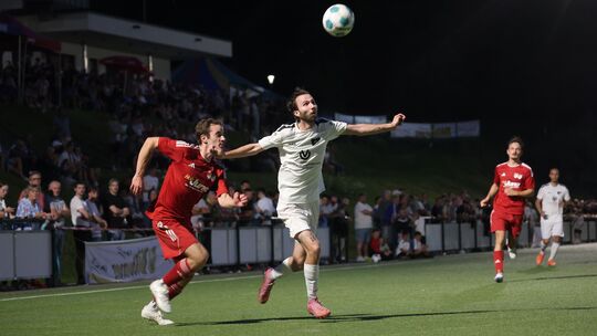 Am 29. Mai musste das Pokalfinale zwischen der SG Hundsangen II (rote Trikots) und der SG Ellingen abgebrochen werden. Am Mittwo