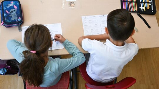 Grundschullehrkräfte in Rheinland-Pfalz sollen künftig mehr Geld bekommen - und zwar stufenweise. Das zumindest ist im Koalition