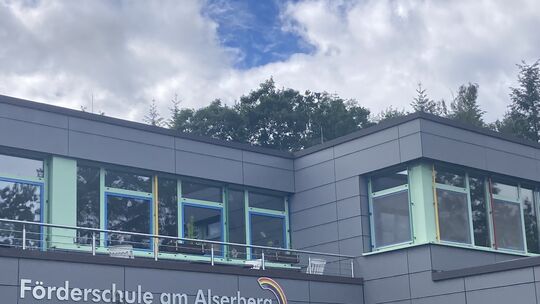 Die Förderschule am Alserberg in Wissen benötigt ab dem kommenden Schuljahr weitere Klassenräume. Deshalb wird nach den Sommerfe