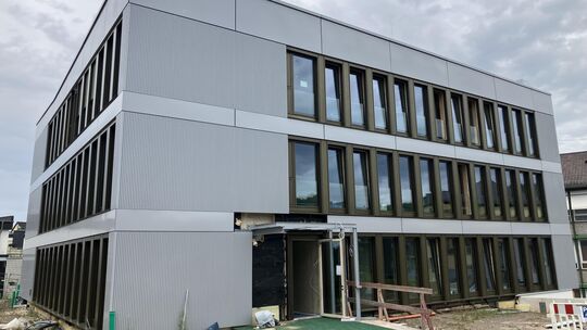 Das neue Rathaus in Wissen wird in dieser Woche in Betrieb genommen. Die Mitarbeiter stemmen den Umzug selbst. Hier zu sehen ist