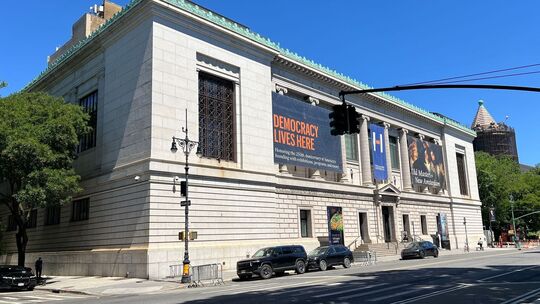 New Yorks ältestes Museum eröffnet Anbau zu Demokratie und LGBTQ