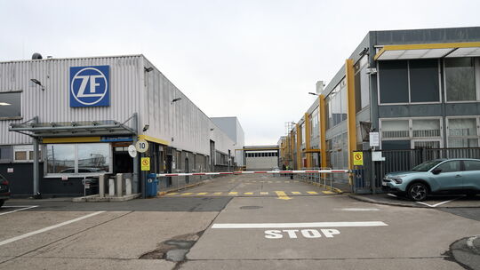 Der Koblenzer ZF-Standort in Kesselheim: Hier sind noch 2100 Menschen beschäftigt. Der Koblenzer ZF-Standort in Kesselheim: Hier sind noch 2100 Menschen beschäftigt.