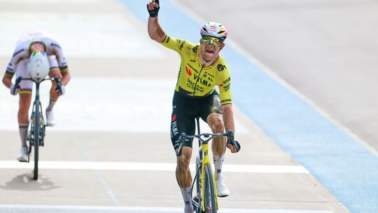 Wout van Aert (r) Wout van Aert (r)
