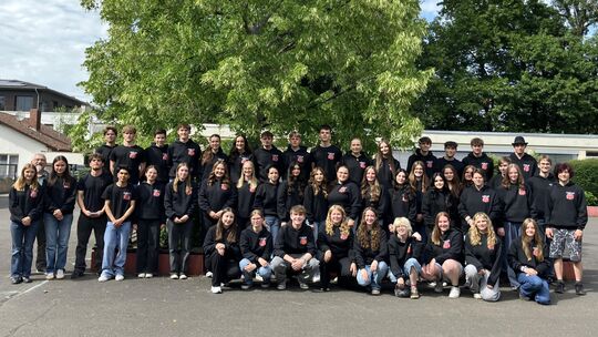 Sie haben es geschafft: 50 Schülerinnen und Schüler des Emanuel-Felke-Gymnasiums können sich über das bestandene Abitur freuen.