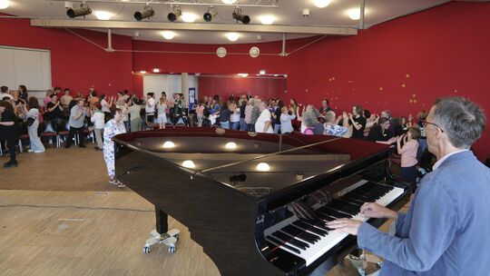Proben für den großen Auftrtitt: Beim musikalischen Inklusionscamp der Landesmusikakademie kommen rund 140 Teilnehmende zusammen