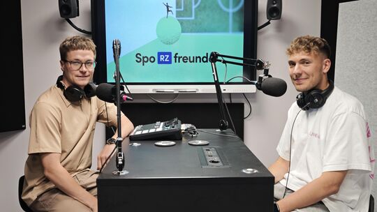Unsere „SpoRZfreunde" Moritz Hannappel und Jona Heck ziehen einen Strich unter die Fu´ßball-Saison 2025/2026.