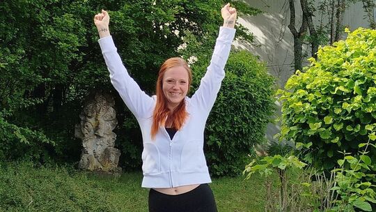 Aileen Hitschler aus Hübingen arbeitet seit drei Jahren im Familienferiendorf. Nun will sie mit einem Sponsorenlauf über 25 Kilo