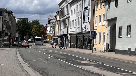 Die Hochstraße zwischen Wilhelmstraße und Holzmarktkreisel (hinten) muss saniert werden. Der Verkehr stadtauswärts wird über den