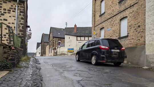 Die L112 befindet sich in einem baulich maroden Zustand. Der Asphaltbelag weist auf dem gesamten Streckenabschnitt zahlreiche Ne Die L112 befindet sich in einem baulich maroden Zustand. Der Asphaltbelag weist auf dem gesamten Streckenabschnitt zahlreiche Ne