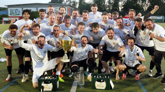 Großer Jubel bei der SG Ellingen: Gegen die SG Hundsangen II gewann die SGE verdient mit 2:0 und sicherte sich den Triumph im Kr