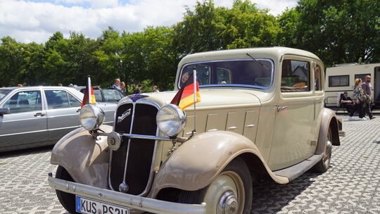 "Ein bisschen Blech, ein bisschen Lack, fertig ist der Hanomag", hieß es damals. Trotzdem war der Hanomag Rekord ein solides Aut