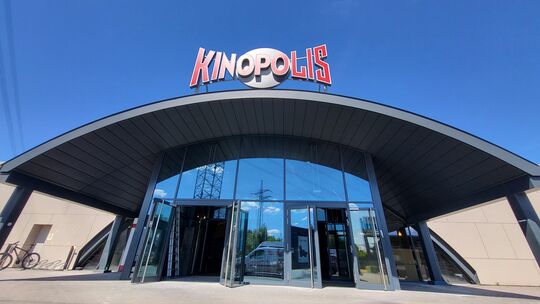 Lange war der Haupteingang des Kinopolis in Koblenz verschlossen. Nun wird der runderneuerte Bereich wieder für Besucher geöffne