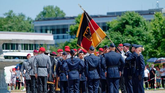 Feierliches Gelöbnis auf dem Schlossplatz