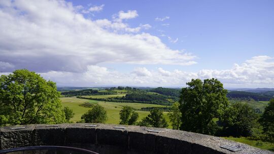 Vom Dronketurm aus öffnet sich der Blick über die ganze Vulkaneifel.