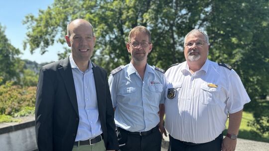 Landrat Volker Boch (v. l.), Markus Wittich (stellvertretender BKI) und Peter Link (BKI) bei der Ernennung